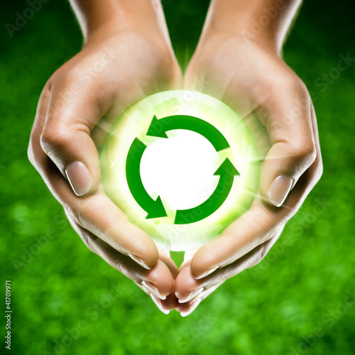 Foto: mains écologie recyclage mains écologie recyclage