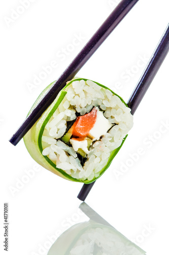 Foto: Sushi Roll on a white background Sushi Roll on a white background