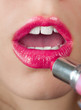 Foto: applying Liptstick applying Liptstick