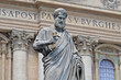 Statue des Hl. Petrus auf dem Petersplatz