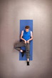 Foto: Overhead view of exercising fit man in studio Overhead view of exercising fit man in studio