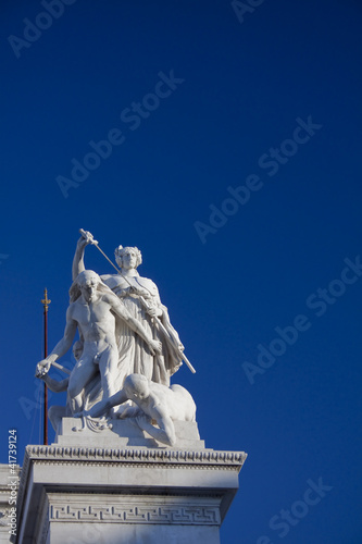 Foto: Statue with sword from the Vittoriano in Rome Statue with sword from the Vittoriano in Rome