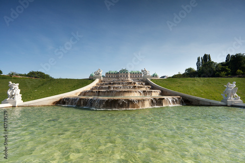 Photo: Belvedere Wien mit Wasserkaskade Belvedere Wien mit Wasserkaskade