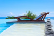 piscine, lit de soleil double, empilement de galets