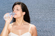 Foto: Woman drinks water Woman drinks water