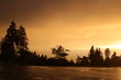 Sonnenuntergang mit nasser Strasse Sonnenuntergang mit nasser Strasse