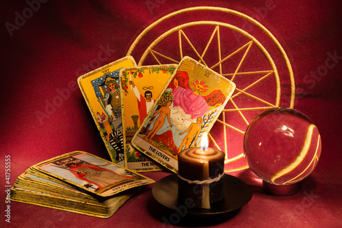 Foto: Tarot cards and crystal ball (3) Tarot cards and crystal ball (3)