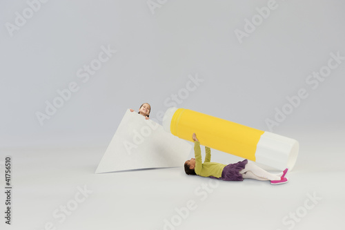 Foto: Les fournitures scolaires : baton de colle Les fournitures scolaires : baton de colle