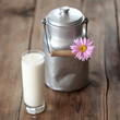 frische Kuhmilch mit Deko