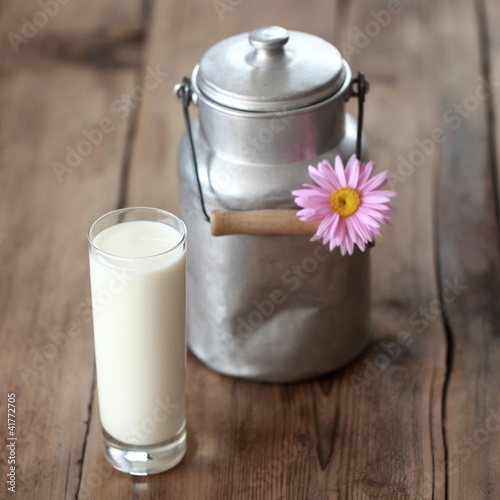 Photo: frische Kuhmilch mit Deko frische Kuhmilch mit Deko
