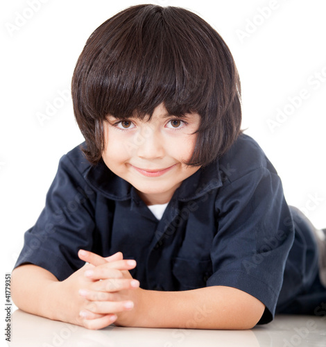 Foto: Boy lying on the floor Boy lying on the floor