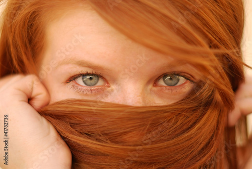 Photo: Sight of the red girl Sight of the red girl