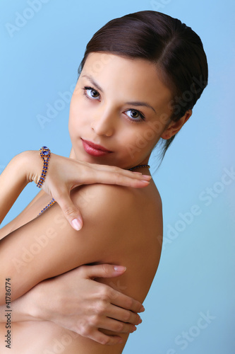 Foto: Beautiful woman with jewellery Beautiful woman with jewellery