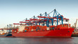 Containerfrachter in Hamburg