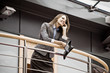 Foto: Young business woman talking on phone Young business woman talking on phone