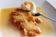 dessert, ananas flambé et glace à la vanille dessert, ananas flambé et glace à la vanille