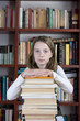 ragazza sui libri