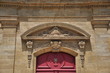 Lambesc : Fronton de l'église