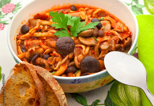 Foto: Funghi porcini con crostini Funghi porcini con crostini