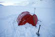 Zelt im Schnee auf Expedition