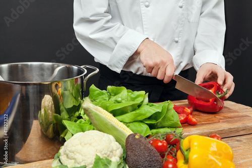 Foto: Chopping vegetables Chopping vegetables