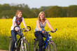 Freundinnen machen Radtour