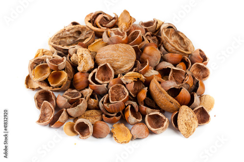 Photo: Biocombustibile - gusci di noccioline, noci e mandorle. Biocombustibile - gusci di noccioline, noci e mandorle.