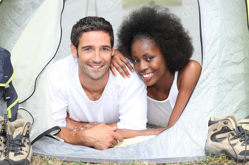 Foto: couple camping together couple camping together