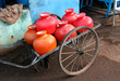 Wasserbehälter auf Handkarren / Goa, Südindien