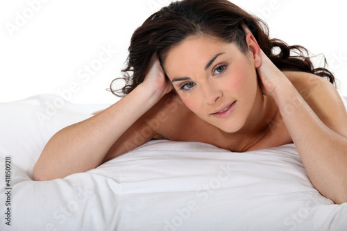 Photo: Brunette naked in bed Brunette naked in bed