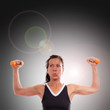 Frau beim Hanteltraining