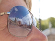 Foto: Close up of Plaza de Espana reflected in tourist's sunglasses, Seville, Spain Close up of Plaza de Espana reflected in tourist's sunglasses, Seville, Spain