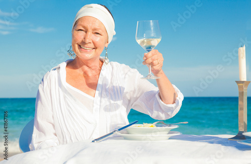 Foto: frau am strand frau am strand