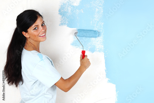 Foto: woman paint on the wall woman paint on the wall
