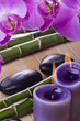orchidea viola  con candele