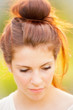 Foto: ragazza con chignon ragazza con chignon