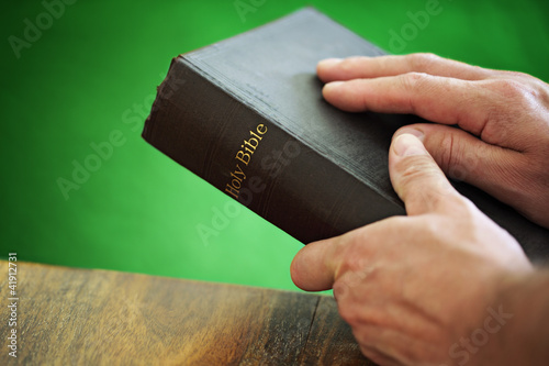 Foto: Holy Bible Holy Bible