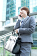 Foto: Beautiful business woman walking outside her office. Portrait of Beautiful business woman walking outside her office. Portrait of