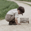 Photo: Kind auf der Straße Kind auf der Straße