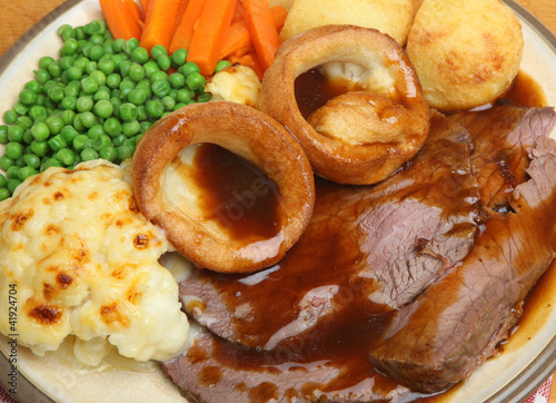 Foto: Roast Beef with Yorkshire Pudding Dinner Roast Beef with Yorkshire Pudding Dinner