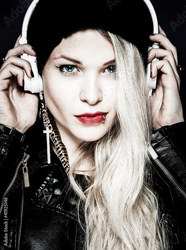 Foto: headphone girl headphone girl