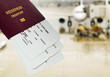 Reisepass und Brodkarte auf Flughafen
