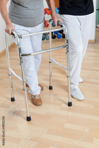 Foto: Woman With Walker And Trainer Woman With Walker And Trainer