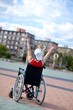 Homme en fauteuil roulant
