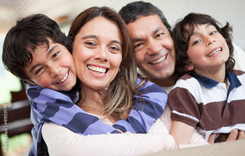 Foto: Happy family smiling Happy family smiling