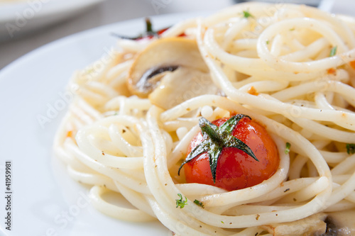 Photo: Spaghetti sautéed with cherry tomatoes, mushrooms Spaghetti sautéed with cherry tomatoes, mushrooms