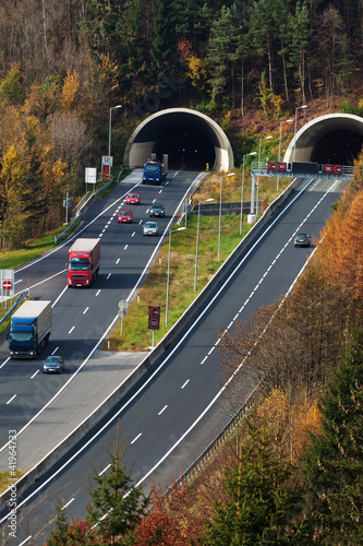 Photo: Autobahn mit Tunnel Autobahn mit Tunnel