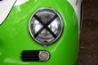 Phare d'ancienne voiture verte