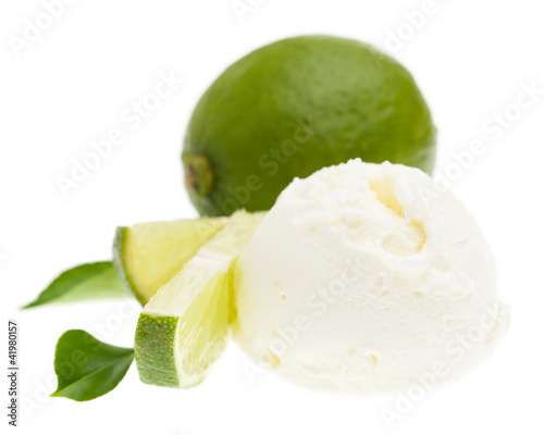 Foto: Eine Kugel Limoneneis von vorne Eine Kugel Limoneneis von vorne