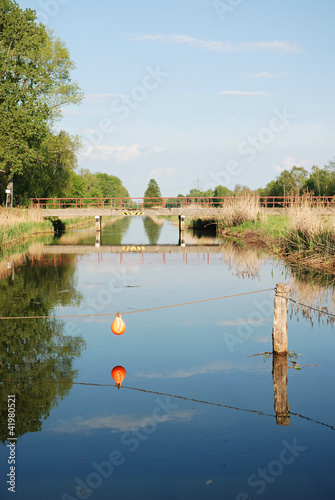 Foto: Fluss im Spreewald mit Brücke Fluss im Spreewald mit Brücke